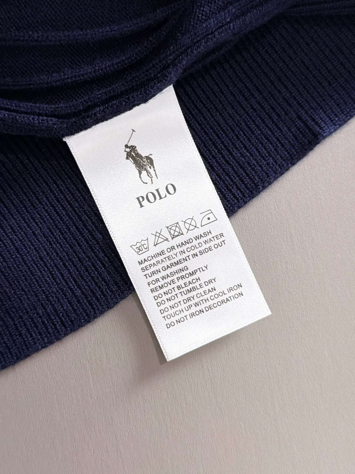 🛫🛫🛫High version Ralph Lauren 2026 autumn and winter New Arrival cardigan! High-quality imported fabrics and high-density knitting, Versatile sweaters are so handsome! Logo! More durable and less deformable. The counter version is a must-have for daily commuting. Light luxury. Premium products are simple, fashionable and elegant. Simple Versatile style does not look picky on the upper body. The upper body is stylish but not tight. Suitable for travel, leisure and other types of party occasions. Simple, neat and uncomplicated. Impeccable details. The design concept of brand elements embodies high quality. It feels delicate and soft and can be easily held in various styles. Classic fashion clothing, which is sought after every year, has become popular all over the world! ​Sizes:M-3XL